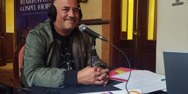 Néstor Verona en el set de El Espejo Canario en el Teatro Leal de La Laguna