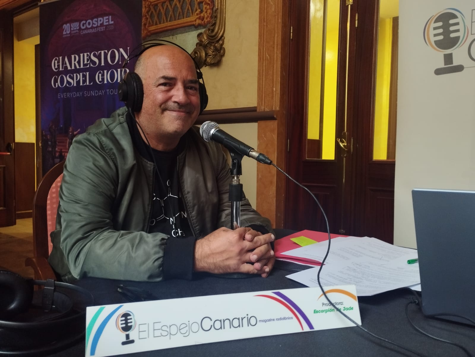 Néstor Verona en el set de El Espejo Canario en el Teatro Leal de La Laguna