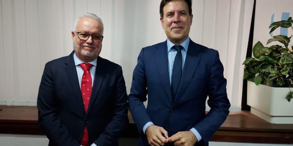 Juan Lorenzo Martín y Alexis Oliva en los estudios de El Espejo Canario