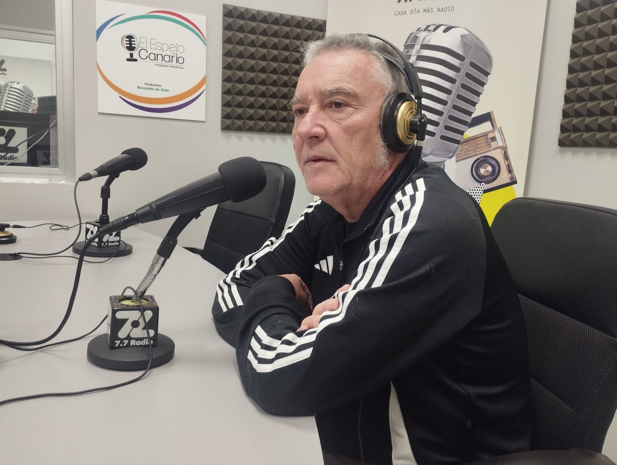 Juan Salán en los estudios de El Espejo Canario