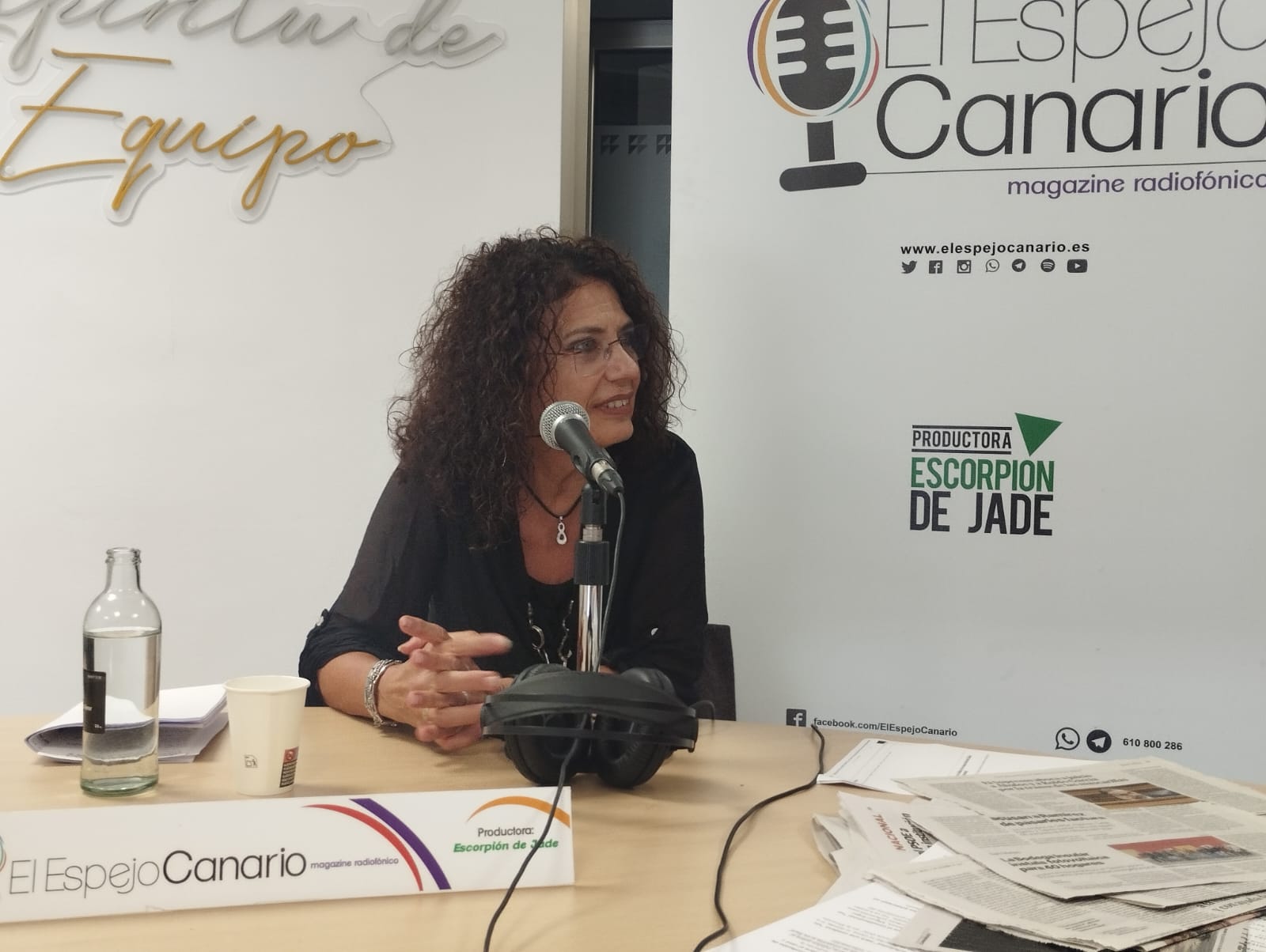 Cristina Jiménez en el set de El Espejo Canario en Hospitales Universitarios San Roque