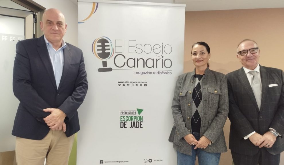 Domingo Montes de Oca, Leticia González y José Manuel Baltar en el set de El Espejo Canario en Hospitales Universitarios San Roque