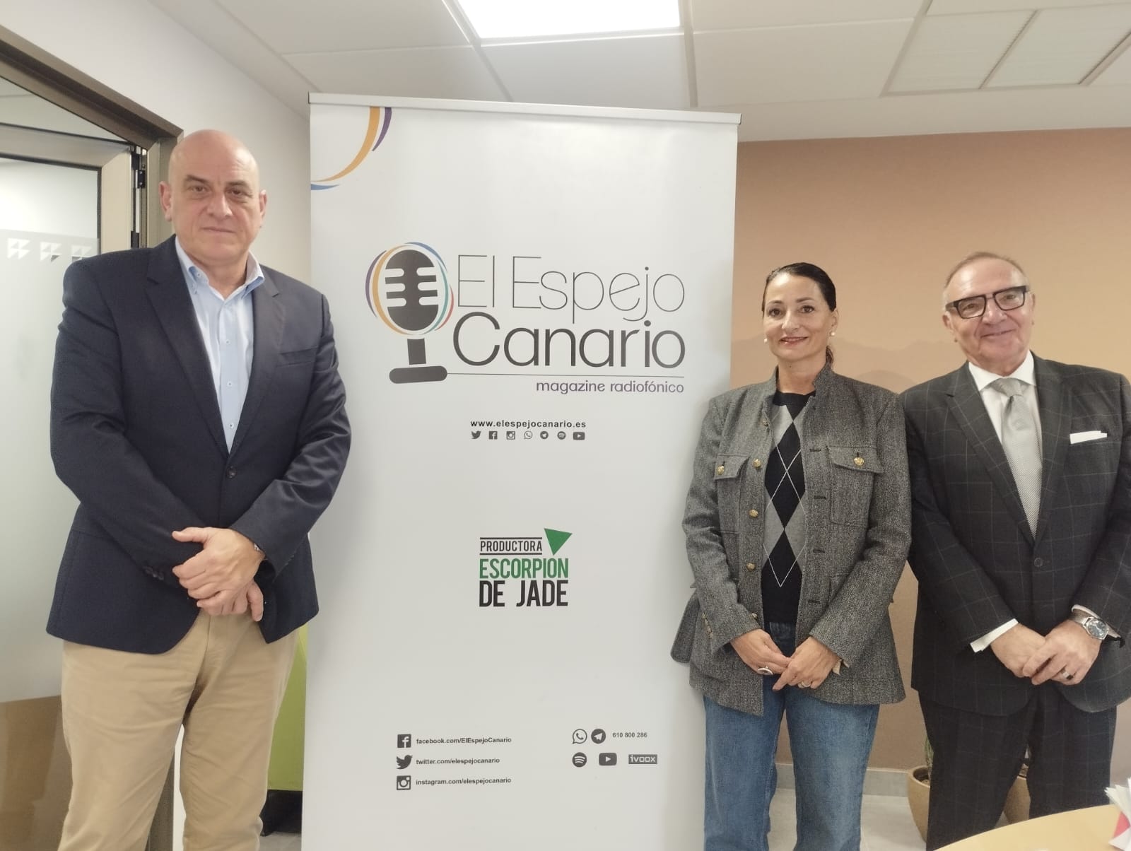 Domingo Montes de Oca, Leticia González y José Manuel Baltar en el set de El Espejo Canario en Hospitales Universitarios San Roque