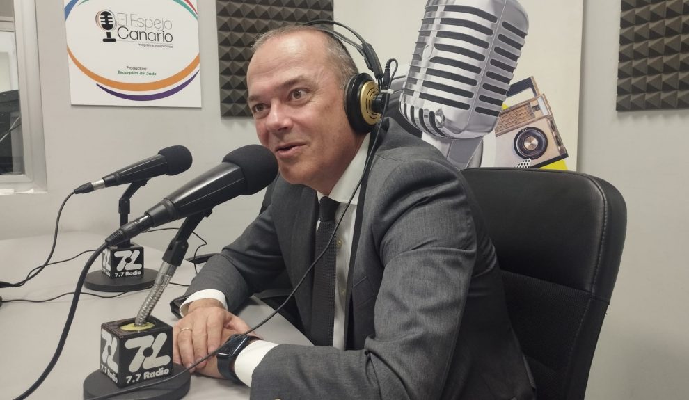 Augusto Hidalgo en los estudios de El Espejo Canario