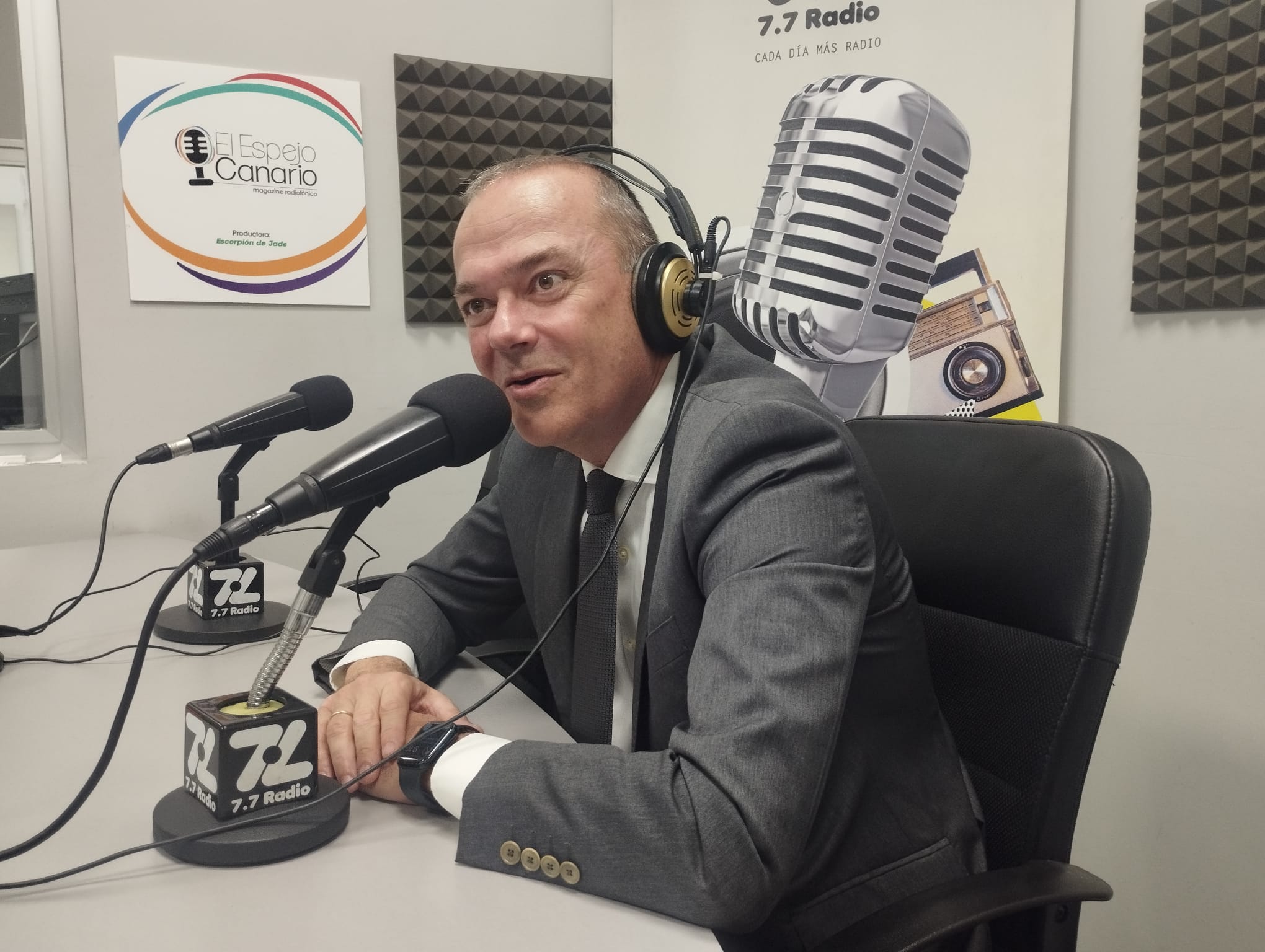 Augusto Hidalgo en los estudios de El Espejo Canario