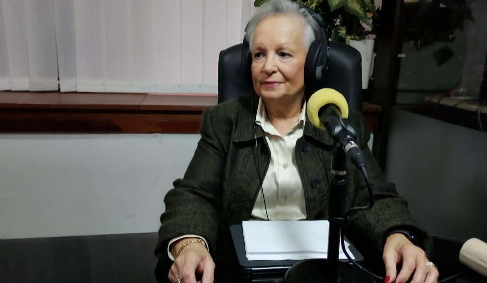 Juana María Reyes en los estudios de El Espejo Canario