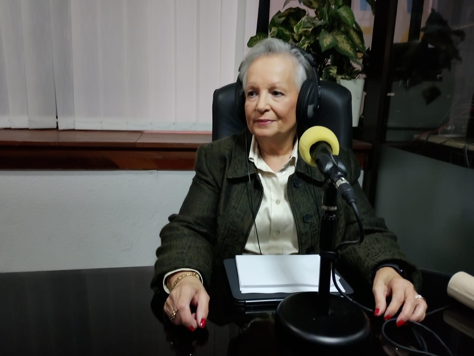 Juana María Reyes en los estudios de El Espejo Canario