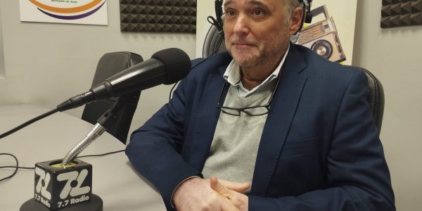 Jorge Escuder en los estudios de El Espejo Canario