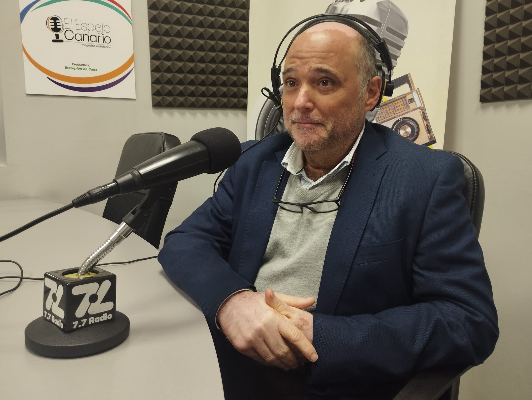 Jorge Escuder en los estudios de El Espejo Canario