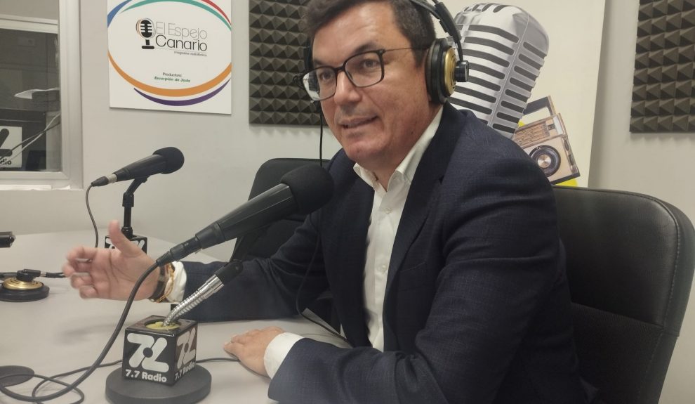 Pablo Rodríguez en los estudios de El Espejo Canario