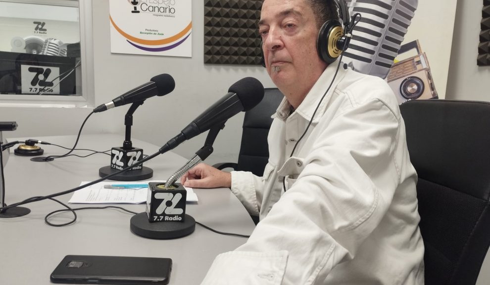 Vicente Martín Abreu en los estudios de El Espejo Canario