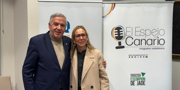 Lluís Serra Majem y Ana Suárez en el set de El Espejo Canario en el Rectorado de la ULPGC