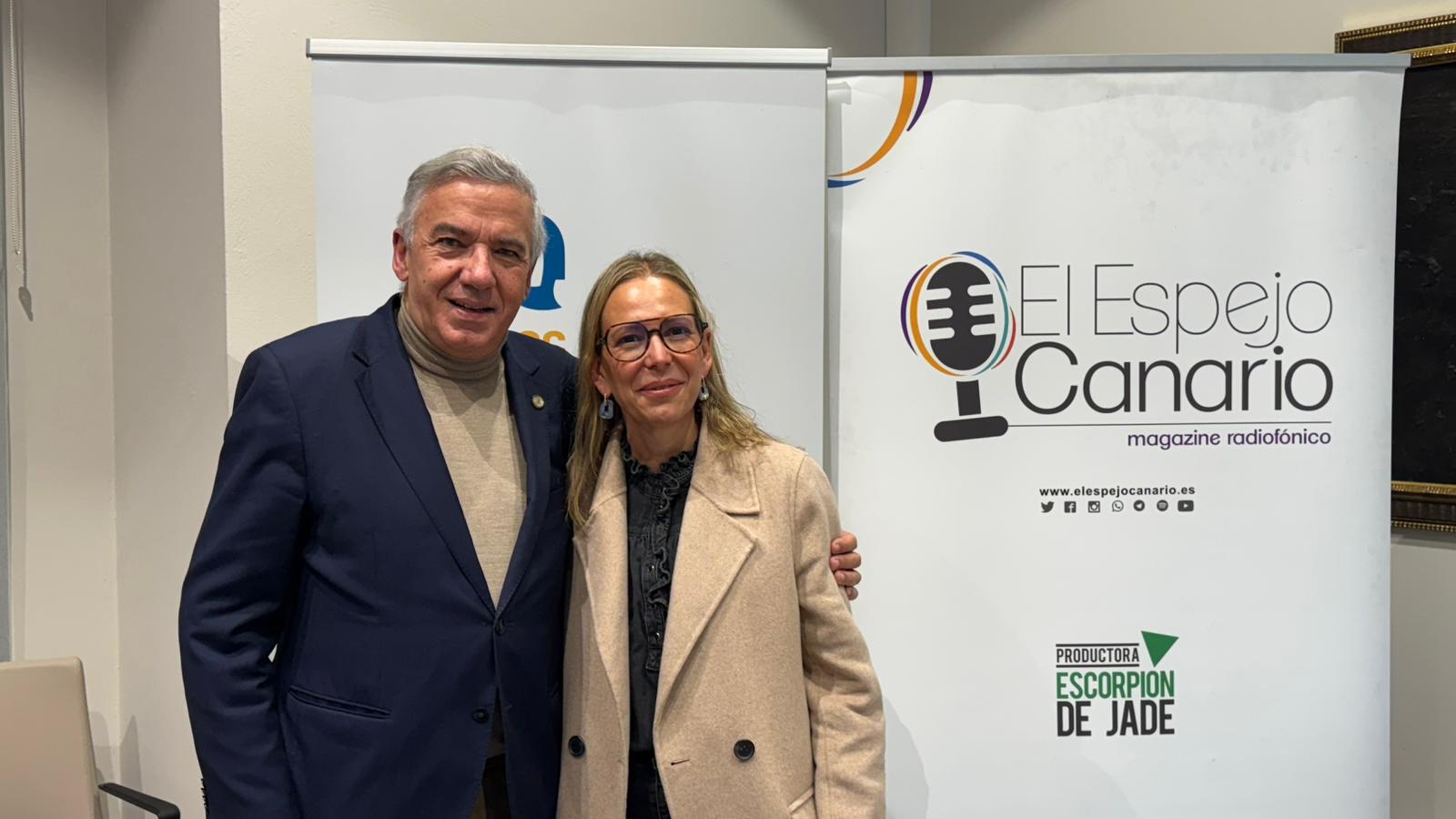 Lluís Serra Majem y Ana Suárez en el set de El Espejo Canario en el Rectorado de la ULPGC