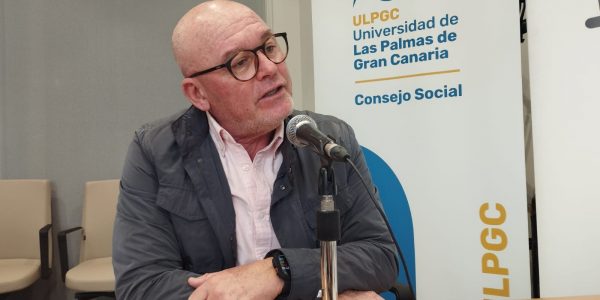 José Miguel Álamo en el set de El Espejo Canario en el Rectorado de la ULPGC