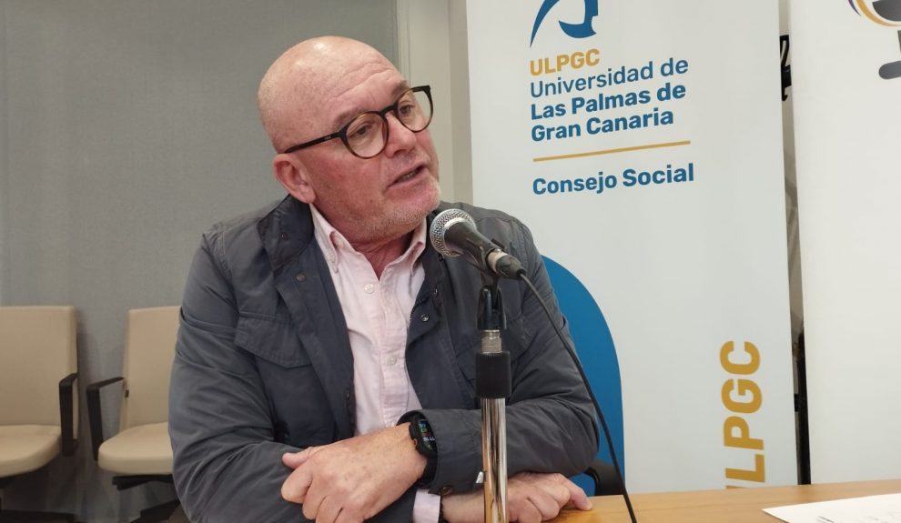 José Miguel Álamo en el set de El Espejo Canario en el Rectorado de la ULPGC