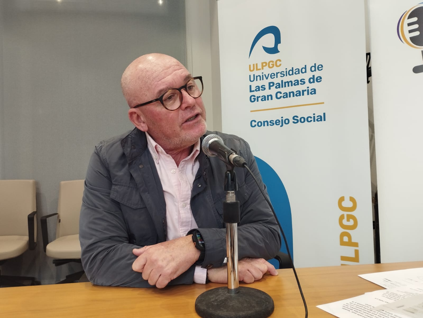 José Miguel Álamo en el set de El Espejo Canario en el Rectorado de la ULPGC