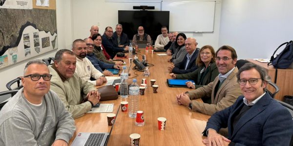 Acuerdo para el levantamiento de la huelga en Metrotenerife | Foto: Metropolitano