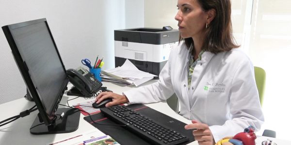 Sara Bordes en su consulta en Hospitales Universitarios San Roque en Las Palmas | Foto; HUSR