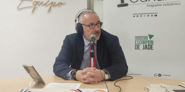 Sebastián Sansó en el set de El Espejo Canario en Hospitales Universitarios San Roque