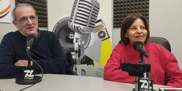 Rodolfo Espino y Estela Carmona Urdaneta en los estudios de El Espejo Canario