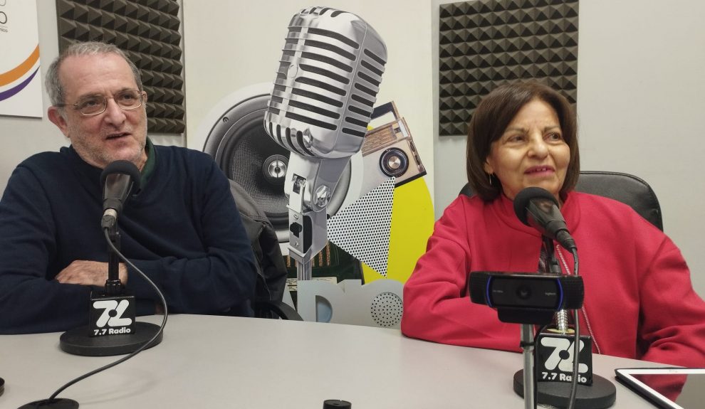 Rodolfo Espino y Estela Carmona Urdaneta en los estudios de El Espejo Canario
