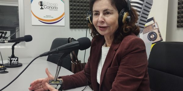 Matilde Asián en los estudios de El Espejo Canario