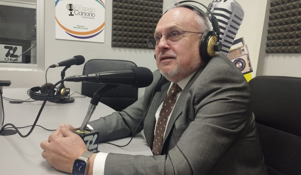 José Cristóbal García en los estudios de El Espejo Canario