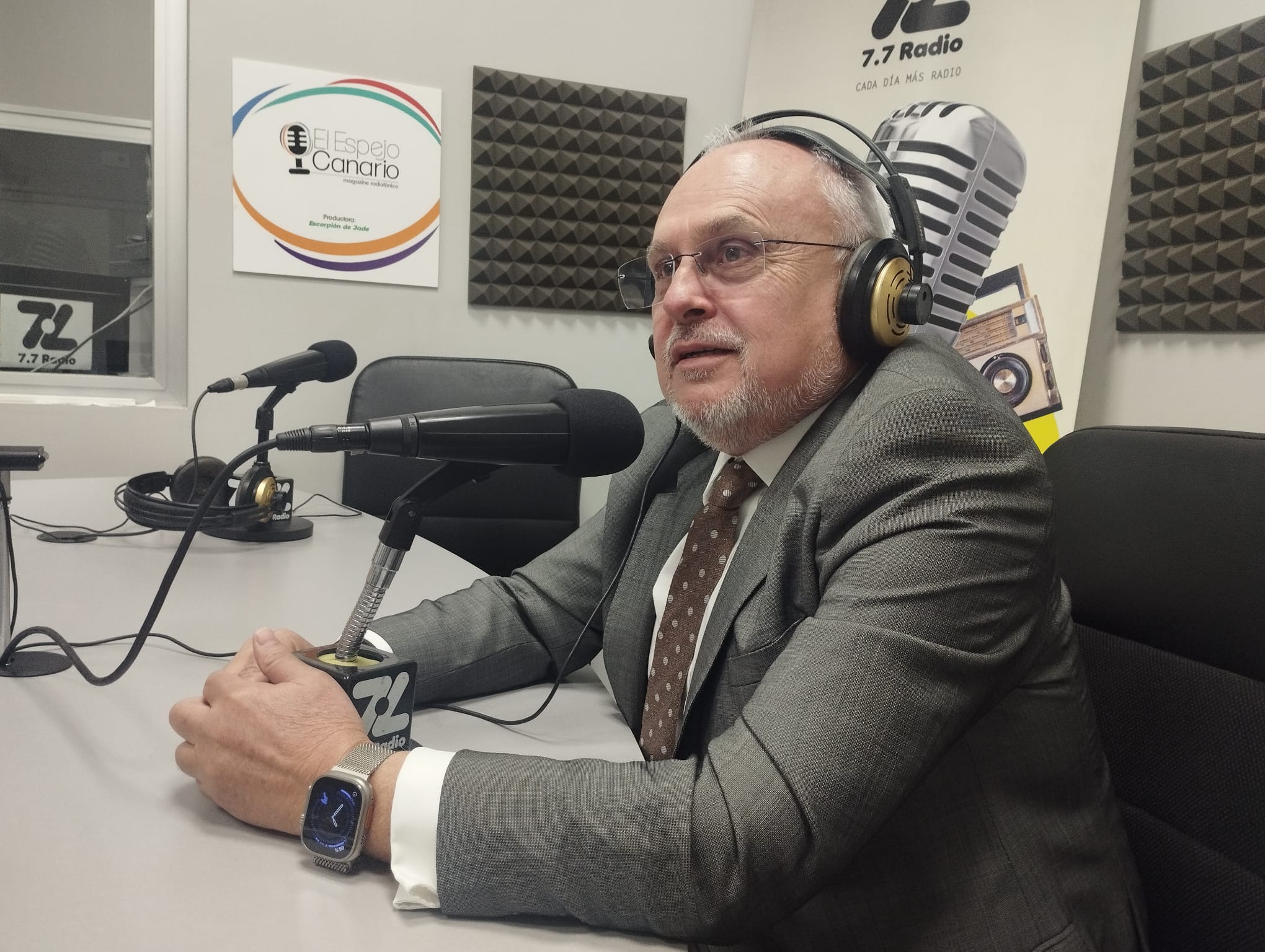 José Cristóbal García en los estudios de El Espejo Canario