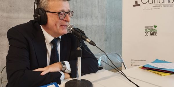 José Carlos Acha en el set de El Espejo Canario en el TEA Tenerife Espacio de las Artes