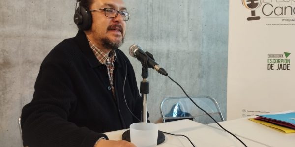 Sergio Rubira en el set de El EspejO Canario en el TEA Tenerife Espacio de las Artes