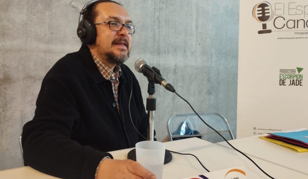 Sergio Rubira en el set de El EspejO Canario en el TEA Tenerife Espacio de las Artes