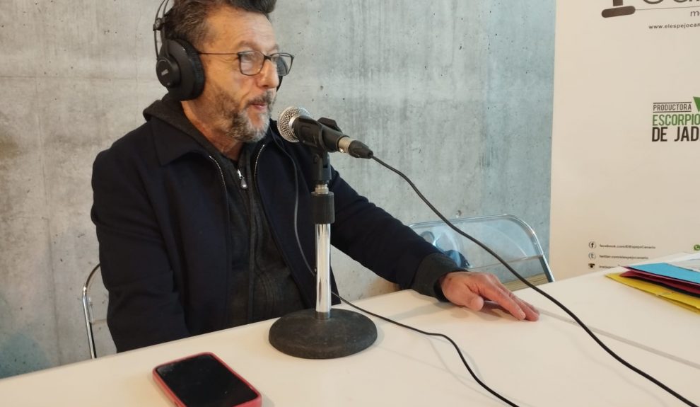 Octavio Zaya en el set de El Espejo Canario en el TEA Tenerife Espacio de las Artes
