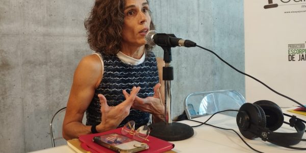 Paloma Tudela en el set de El Espejo Canario en el TEA Tenerife Espacio de las Artes