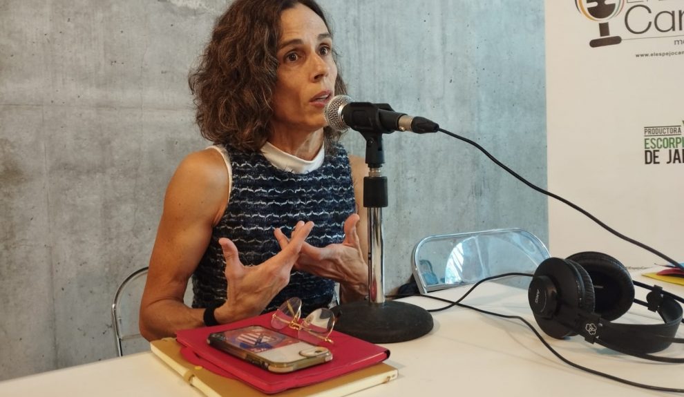 Paloma Tudela en el set de El Espejo Canario en el TEA Tenerife Espacio de las Artes