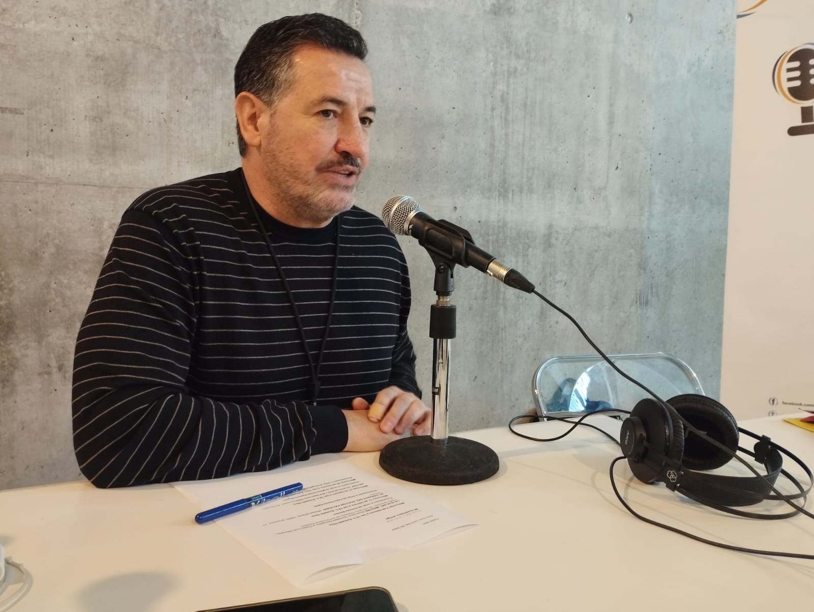Emilio Ramal en el set de El Espejo Canario en el TEA Tenerife Espacio de las Artes