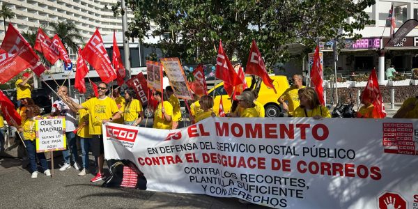 Movilización de trabajadores de Correos en Tenerife | Foto: CCOO
