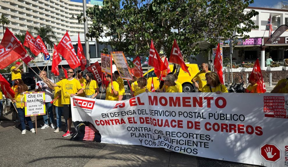 Movilización de trabajadores de Correos en Tenerife | Foto: CCOO