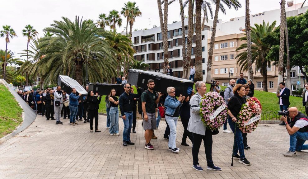 Escenificación del entierro del sector agrario en Gran Canaria | Foto: Asaga Asaja Canarias