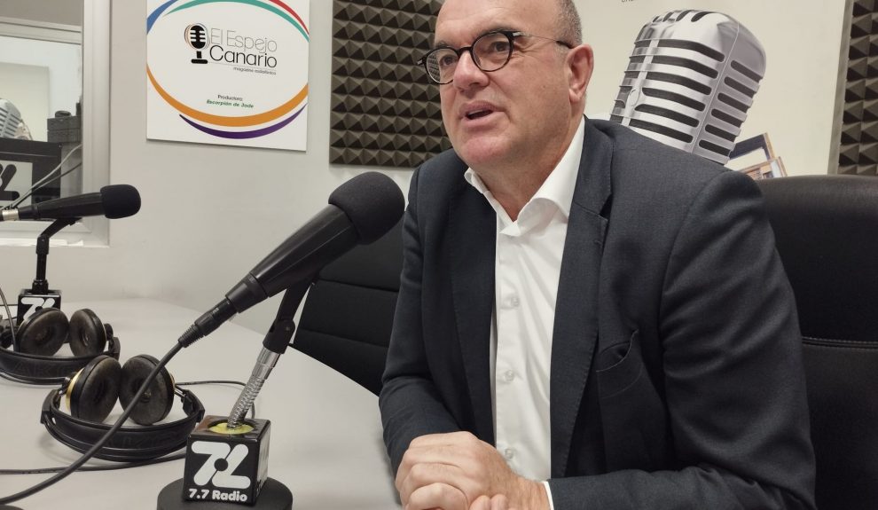 Anselmo Pestana en los estudios de El Espejo Canario