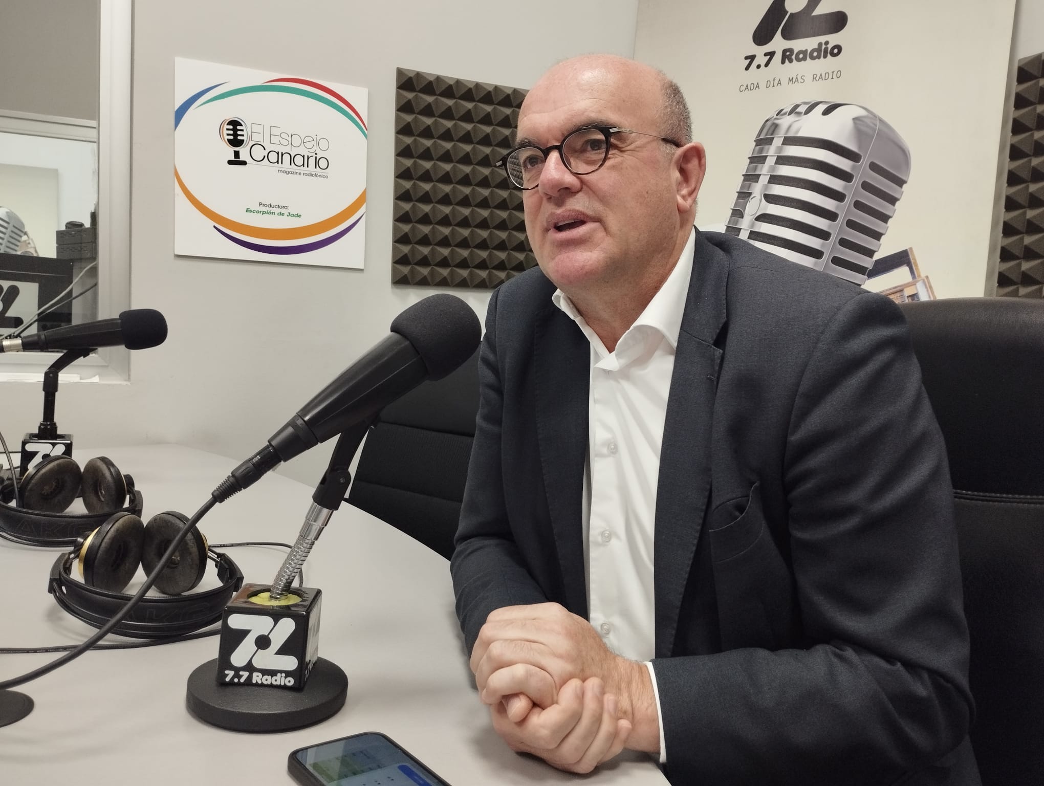 Anselmo Pestana en los estudios de El Espejo Canario