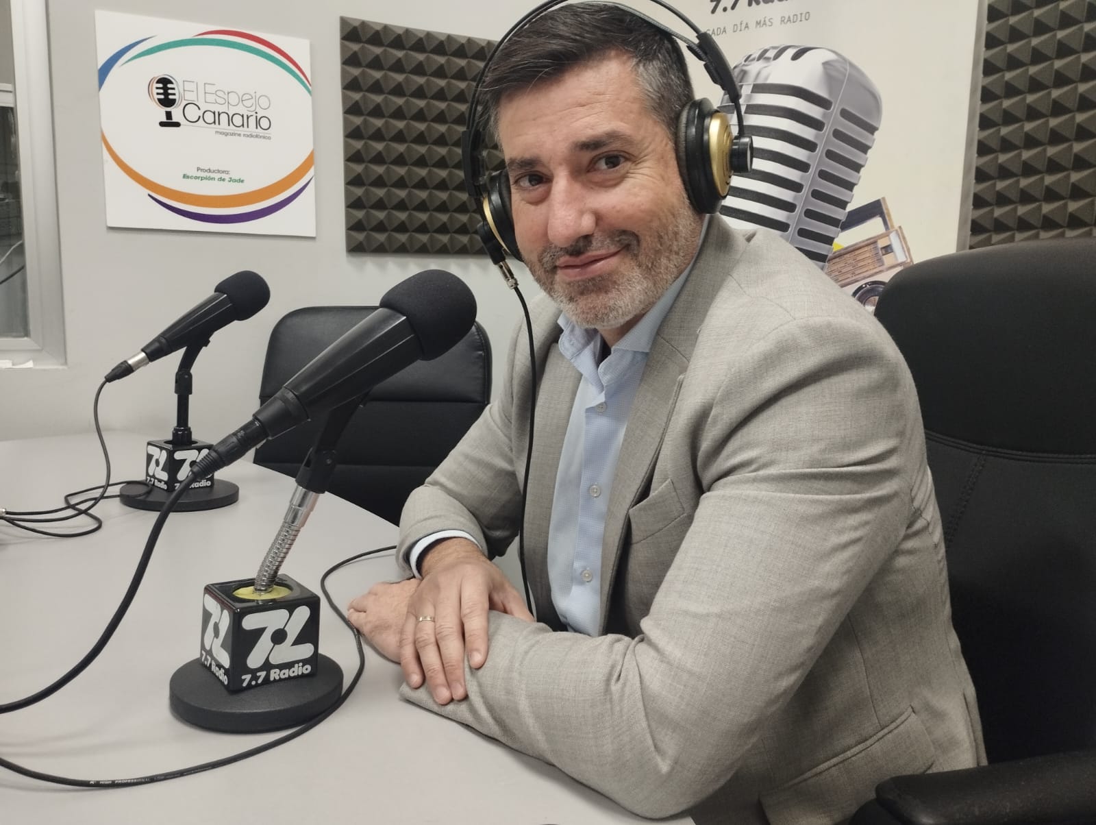 Alejandro Marichal en los estudios de El Espejo Canario