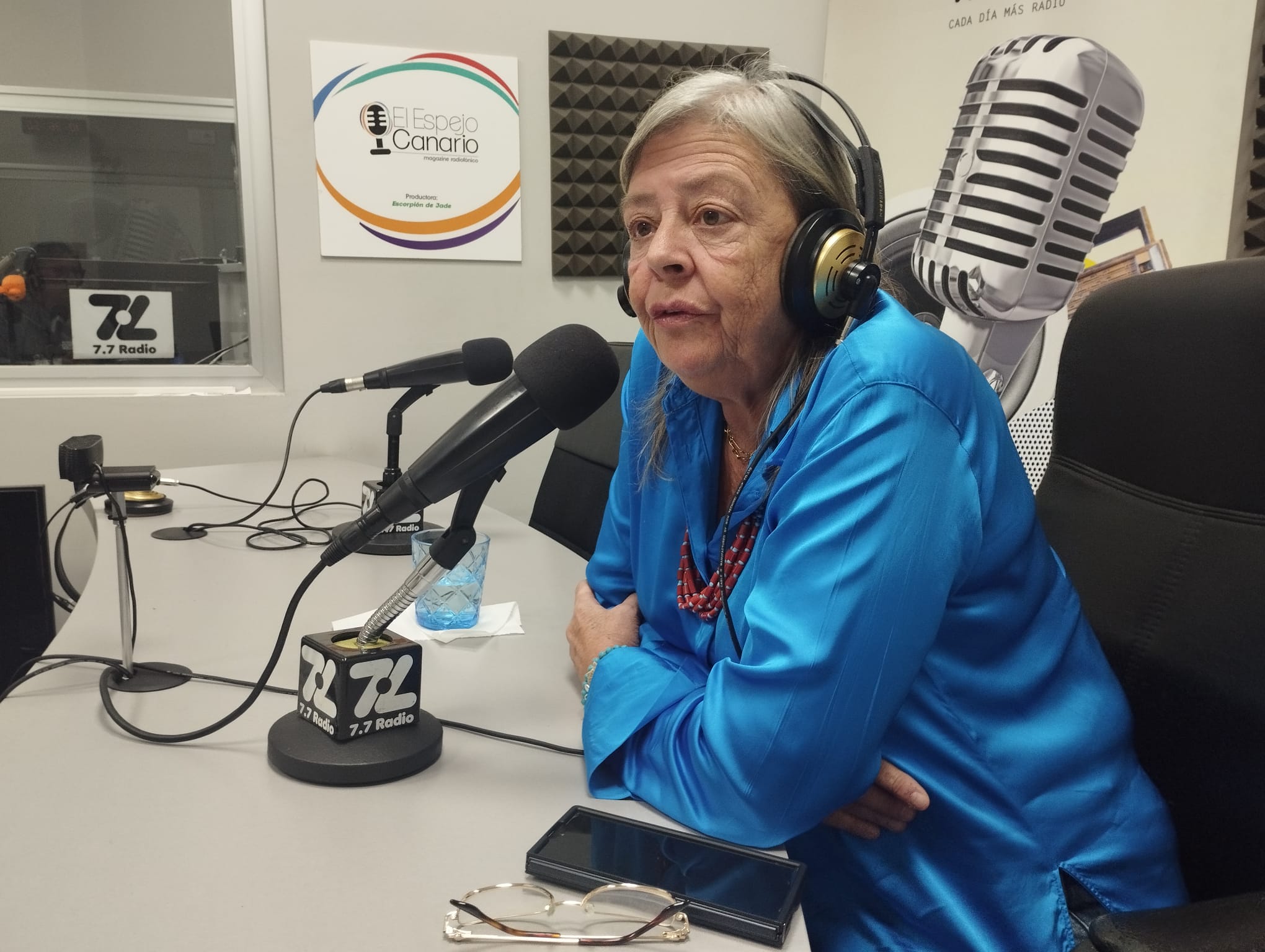 Mercedes Fernández-Couto en los estudios de El Espejo Canario