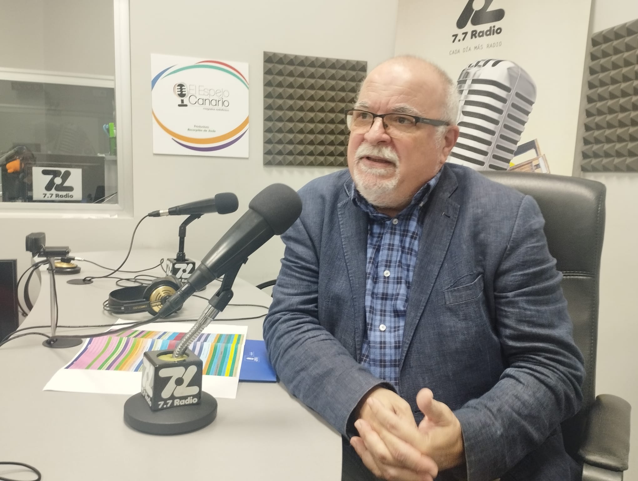 Orlando Britto en los estudios de El Espejo Canario