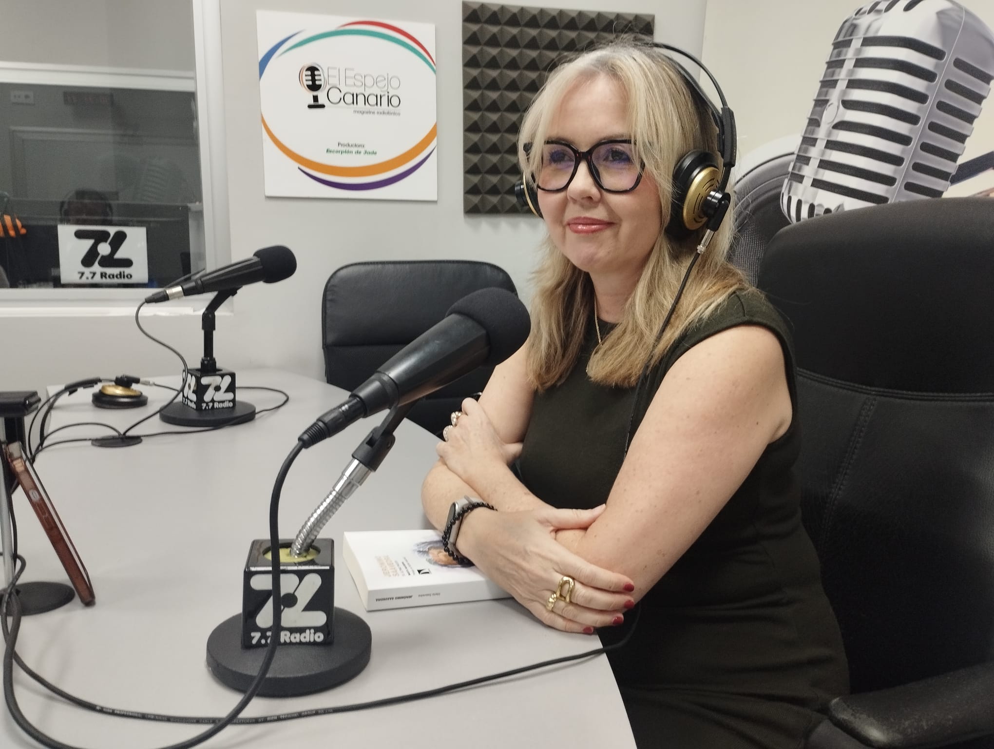 Marta Saavedra en los estudios de El Espejo Canario