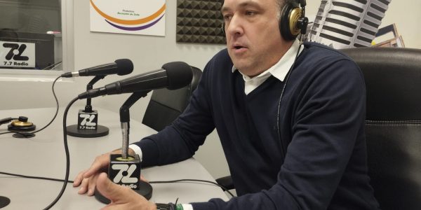 Carlos Ester en los estudios de El Espejo Canario