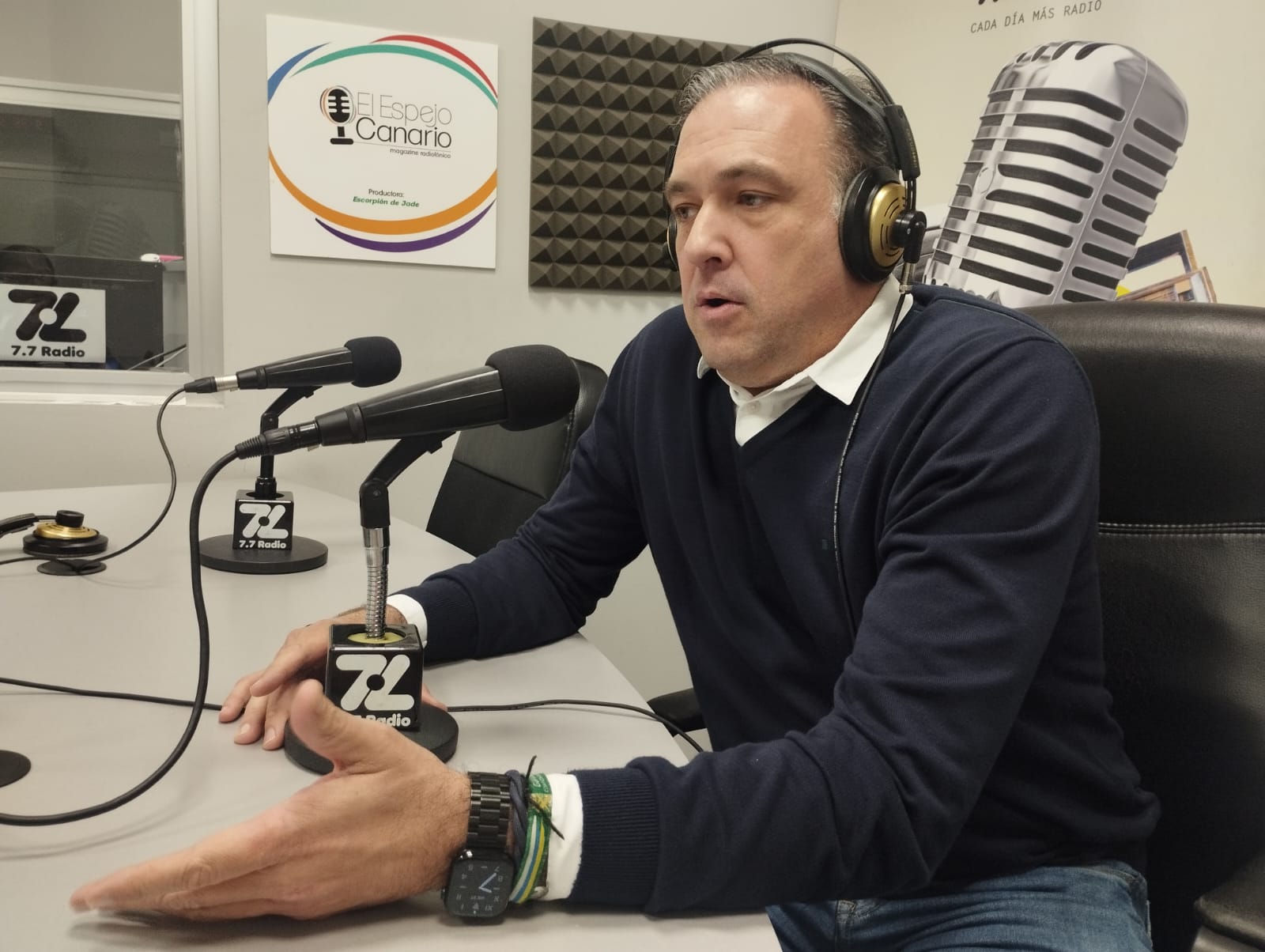 Carlos Ester en los estudios de El Espejo Canario