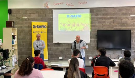 Durante la sesión, el alumnado pudo conocer de cerca los objetivos de esta iniciativa | Foto: UD Las Palmas