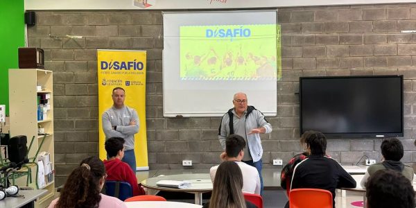 Durante la sesión, el alumnado pudo conocer de cerca los objetivos de esta iniciativa | Foto: UD Las Palmas