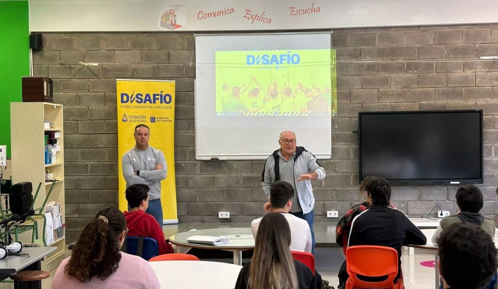 Durante la sesión, el alumnado pudo conocer de cerca los objetivos de esta iniciativa | Foto: UD Las Palmas