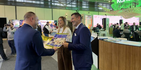Alejandro Marichal y Yilenia Vega en el stand de Canarias | Foto: Ayuntamiento de San Bartolomé de Tirajana